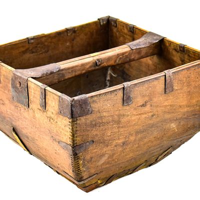 CHINESE GRAIN HARVEST BUCKET, 19TH CENTURY