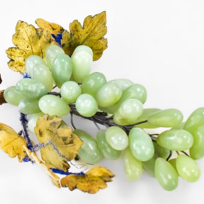 ASIAN MODERN JADE-CARVED GRAPE CLUSTERS