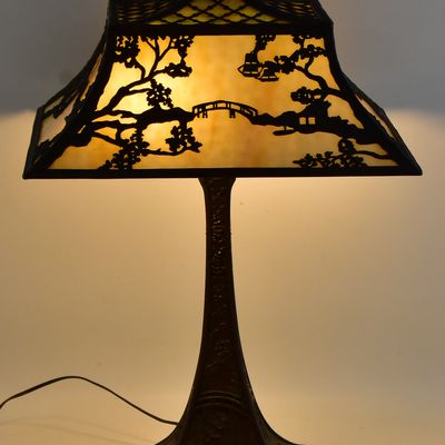 ART NOUVEAU SLAG GLASS TABLE LAMP