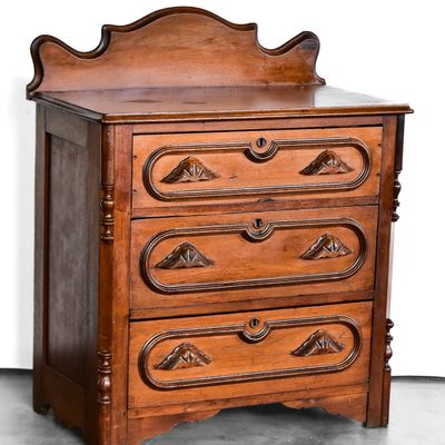 LATE VICTORIAN WALNUT CHEST OF DRAWERS