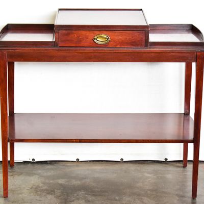 MERSMAN FURNITURE COMPANY MAHOGANY TIERED CONSOLE TABLE