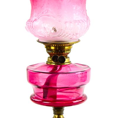 VICTORIAN CRANBERRY GLASS TABLE OIL LAMP