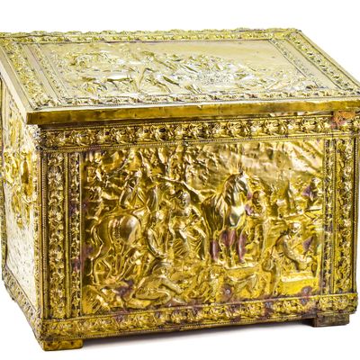 EUROPEAN REPOUSSE BRASS FIREPLACE KINDLING BOX