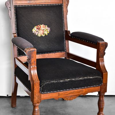 AMERICAN EASTLAKE STYLE PARLOR ARMCHAIR