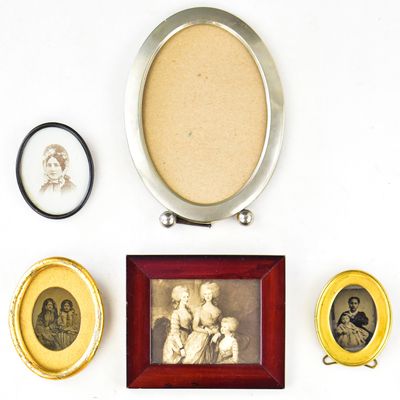 19TH CENTURY PHOTOGRAPHS, VICTORIAN PRINT, AND PICTURE FRAME