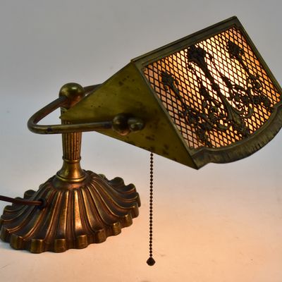 BRADLEY & HUBBARD SLAG GLASS DESK LAMP