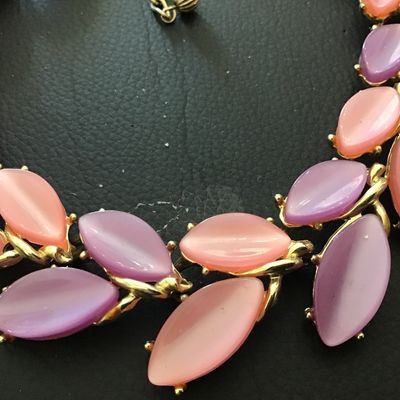 Kramer Thermoset Vintage Necklace Pink Purple