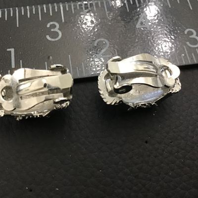 Beautiful Vintage Rhinestone Clip on Earrings