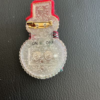 Vintage Avon Christmas fashion Brooch untested needs new Battery