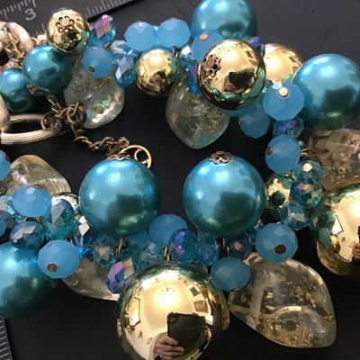Erica Lyons Chunky Aqua Blu Chunky Gold Flake Iradescent With Gold Tone Accents