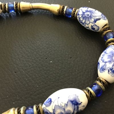 Gorgeous Set Delft Style Collar Necklace With Matching Bracelet Blue Glass Stone Gold Accents