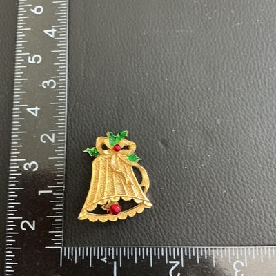 Vintage Gerrys Christmas Brooch