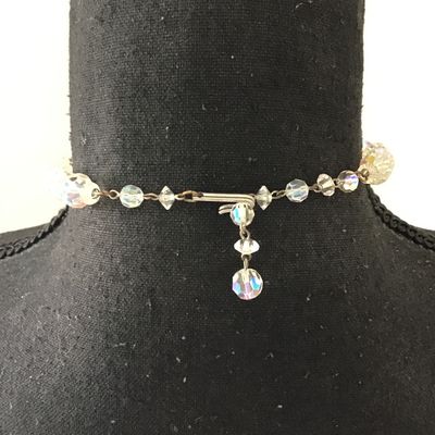 Beautiful Vintage crystal glass necklace