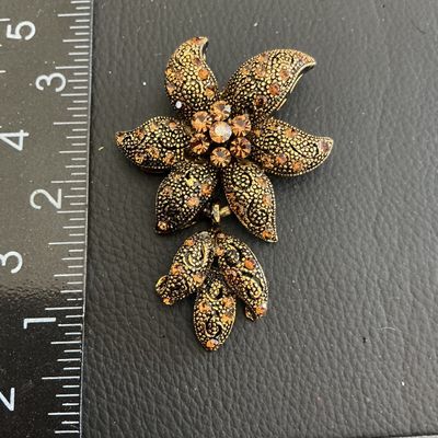 Beautiful Vintage bronze color brooch with Rhinestones