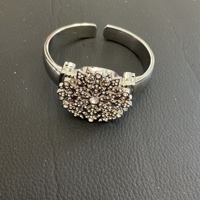 Beautiful Christmas fashion watch untested needs new battery