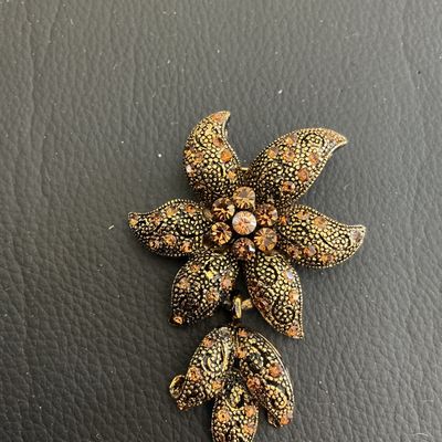 Beautiful Vintage bronze color brooch with Rhinestones