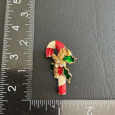 Beautiful Vintage Christmas fashion pin