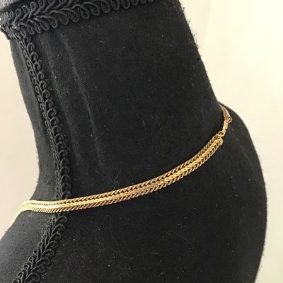 Beautiful gold tone chain necklace