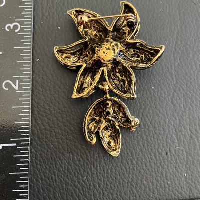 Beautiful Vintage bronze color brooch with Rhinestones