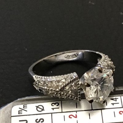 Avon Fashion Ring