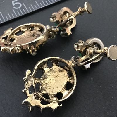 Green Glass Vintage Earrings Screw Back In Gold Tone With Sea pearl