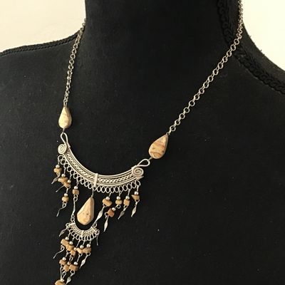 Beautiful silver tone & stone statement, necklace