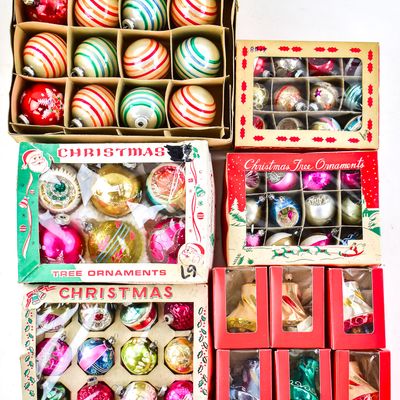 Sale Photo Thumbnail #163: VINTAGE CLASS ORNAMENTS ASSORTMENT