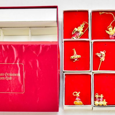 Sale Photo Thumbnail #156: THE CHRISTMAS ORNAMENT COLLECTORS CLUB GLASS ORNAMENT SET