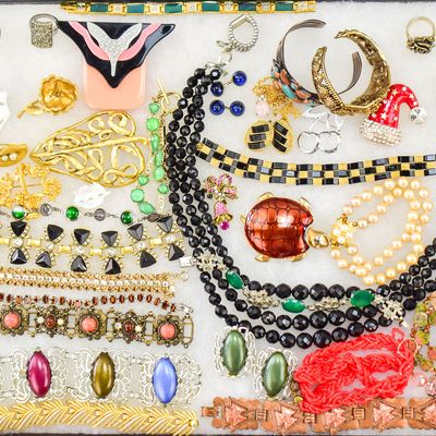 Sale Photo Thumbnail #9: COSTUME JEWELRY ASSORTMENT: ROMA, HOLLYCRAFT, LISNER WEISS