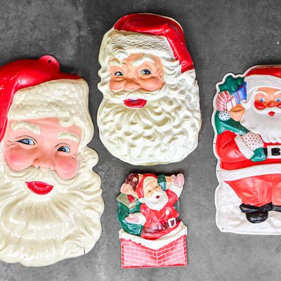 Sale Photo Thumbnail #190: 4 SANTA CLAUS PLASTIC MOLDED WALL DECORATIONS: L. A. GOODMAN, PEERLESS
