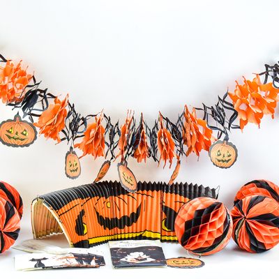 Sale Photo Thumbnail #106: HALLOWEEN PAPER PARTY SUPPLIES