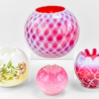 Sale Photo Thumbnail #81: FOUR ART GLASS ROSE BOWLS: BOSTON AND SANDWICH GLASS COMPANY, FENTON