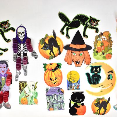 Sale Photo Thumbnail #104: DIE-CUT AND CARDSTOCK HALLOWEEN DECORATION ASSORTMENT: DENNISON, H.E. LUHRS