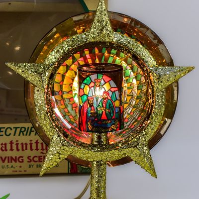 Sale Photo Thumbnail #149: BRADFORD ELECTRIFIED NATIVITY MOVING SCENE CHRISTMAS TREE TOPPER