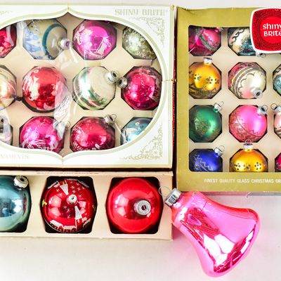 Sale Photo Thumbnail #143: 28 SHINY BRITE GLASS CHRISTMAS ORNAMENTS