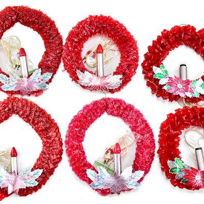 Sale Photo Thumbnail #166: 6 RED CELLOPHANE CHRISTMAS WREATHS