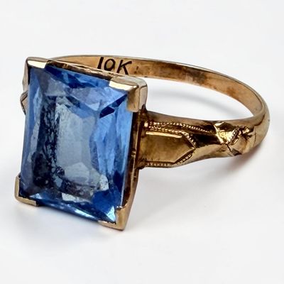 10K Yellow Gold & Aquamarine Ring