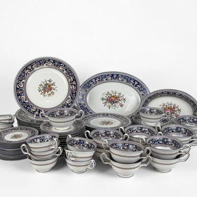 (87pc) Wedgwood Florentine Porcelain Set