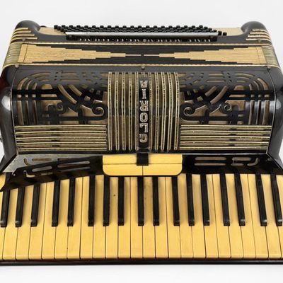 Vintage "Gloria" Italo American Piano Accordion