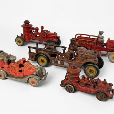 Sale Photo Thumbnail #158: (5) Antique Cast Iron Firetrucks (I)