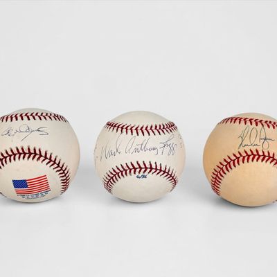 (3) Signed Baseballs Inc Roger Clemens (E)