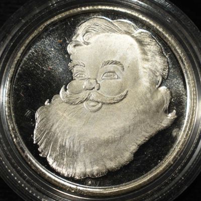 Sale Photo Thumbnail #407: CHRISTMAS 1/2 OZ .999 SILVER ROUND
