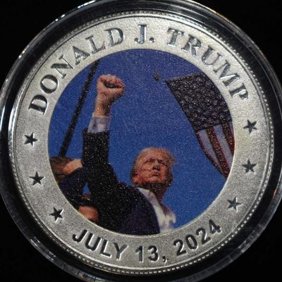 Sale Photo Thumbnail #414: DONALD J. TRUMP 1 OZ 0.999 SILVER ROUND