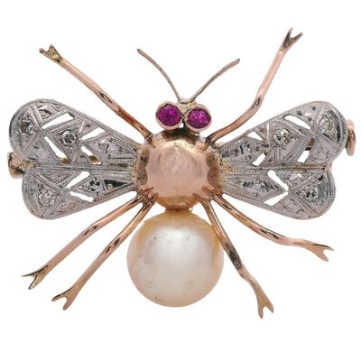 Sale Photo Thumbnail #452: 18kt yellow Gold & Platinum Vintage Bee Brooch with Diamonds, Pearl & Rubies