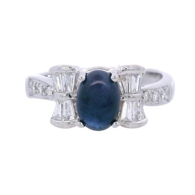 18kt white Gold Ring with Sapphire & Diamonds