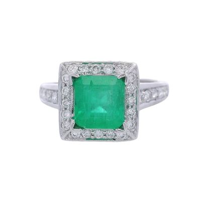 18kt white Gold Cocktail Ring with 2.45 CTW in Emerald & Diamonds