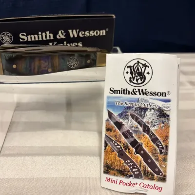 Smith & Wesson Cuttin’ Horse Trapper Abalone Pocket Knife CK1027A w/ Box 