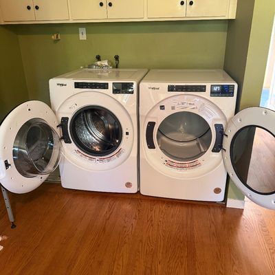 Whirlpool Washer & Gas Dryer