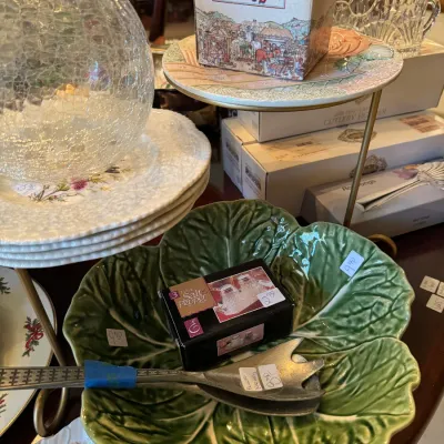 Sale Photo Thumbnail #17: ceramics and misc glassware
