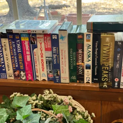 Sale Photo Thumbnail #61: more books and shelving